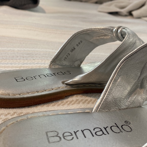 Bernardo, silver, leather thong sandals. Size 9. - Picture 2 of 6